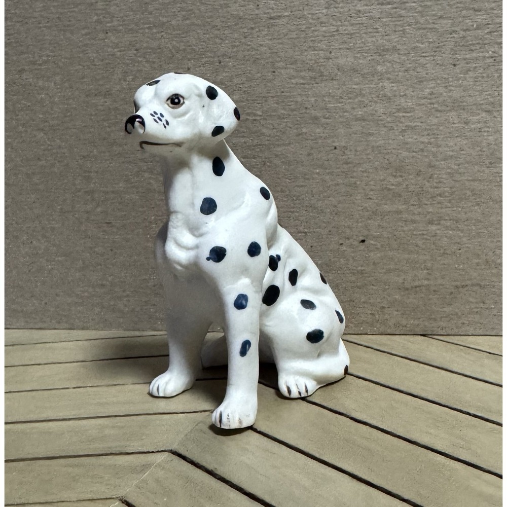 Dalmatian Figurine - Picture 2 of 3
